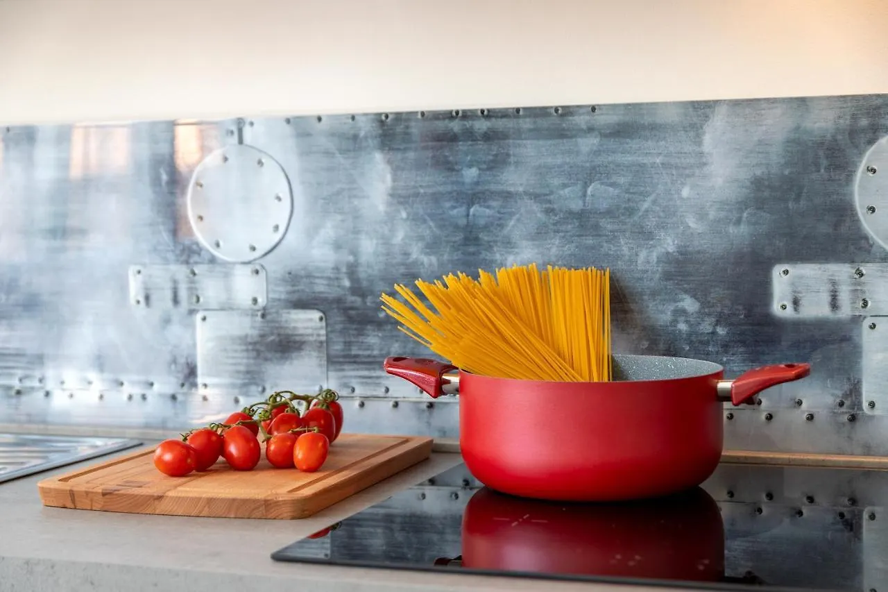 Navigli - Center Modern Suite, Fast Wi-Fi & Tram Milan 0*,