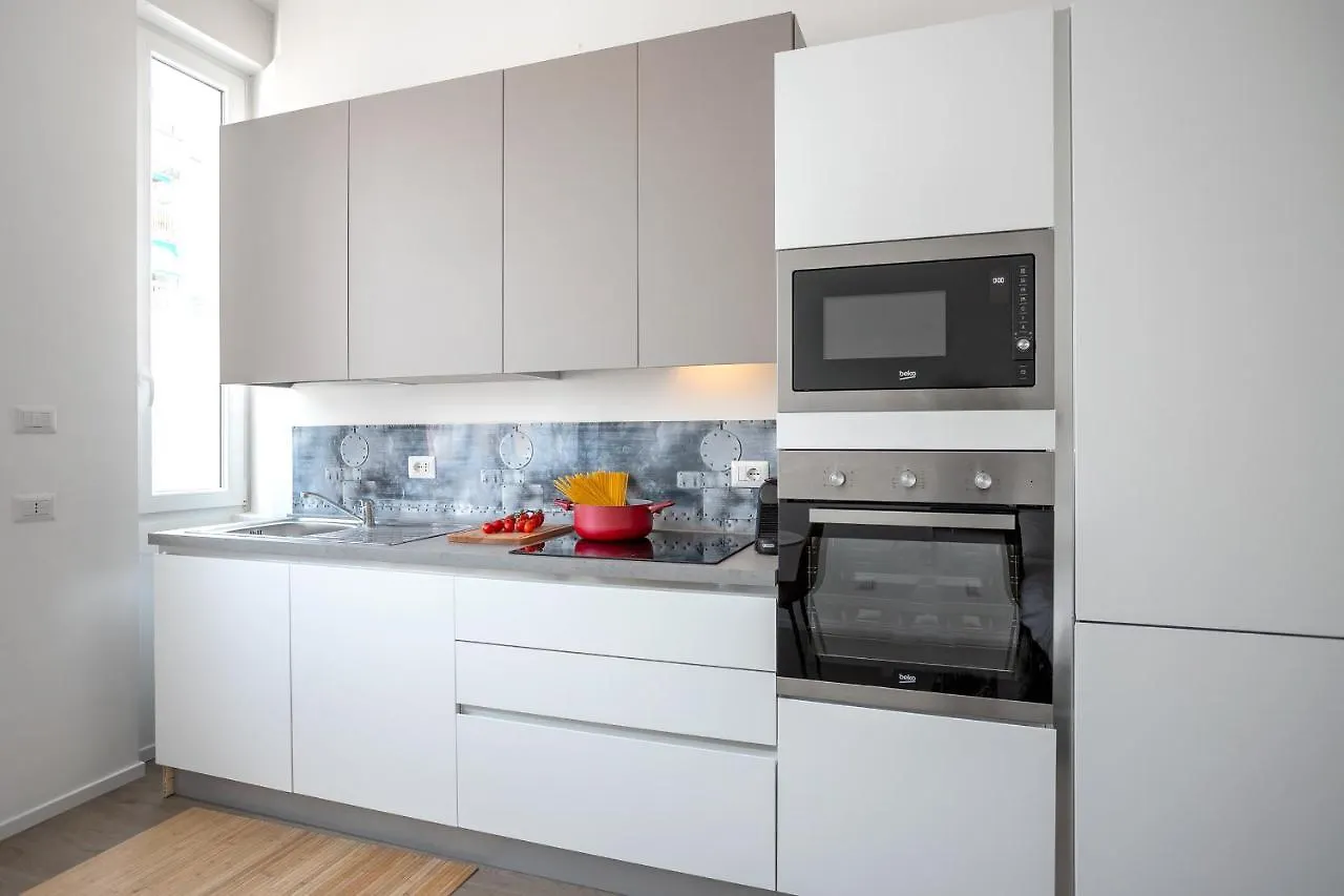 Navigli - Center Modern Suite, Fast Wi-Fi & Tram Milan 0*,  Italy