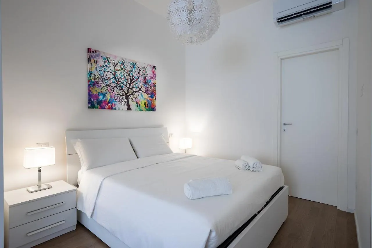 Navigli - Center Modern Suite, Fast Wi-Fi & Tram Milan Apartment